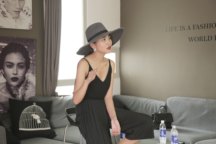 Thanh Hang cang thang tap catwalk cho top 4 Next Top Model